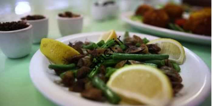 ژاپنی ها چه می خورند  از جیرجیرک تا چاودار گورخری